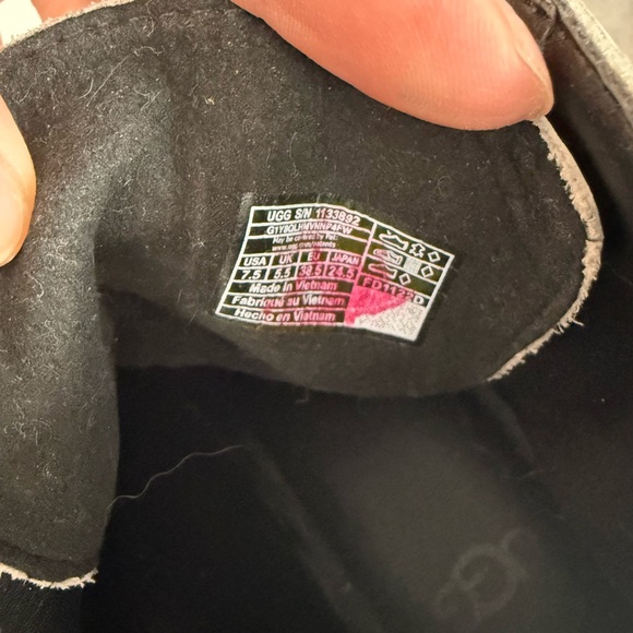 UGG 7White and Black Boots - Picture 4 of 10